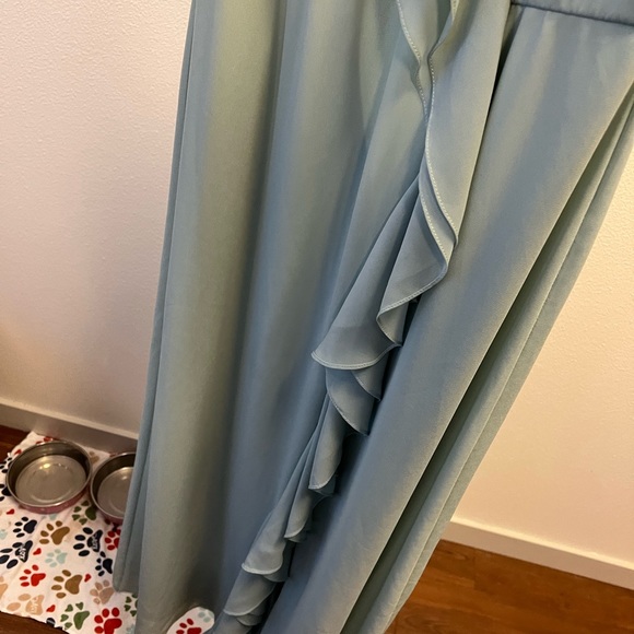 DB Studio Ruffle Spaghetti Strap Dusty Sage Bridesmaid Dress Size 8 - Picture 3 of 4